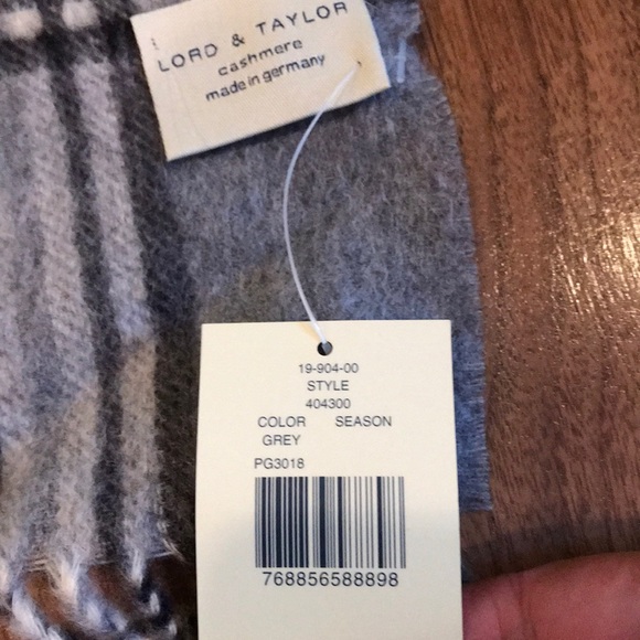NWT cashmere scarf - Picture 5 of 5